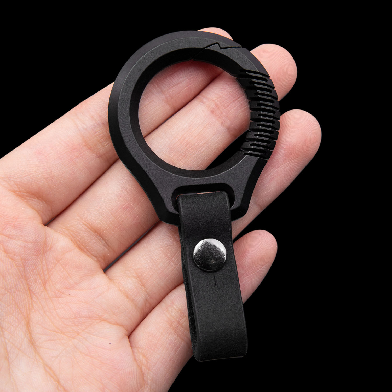 Black Titanium Key Chain Luxur - Leatherwork Ruler 评论和价格